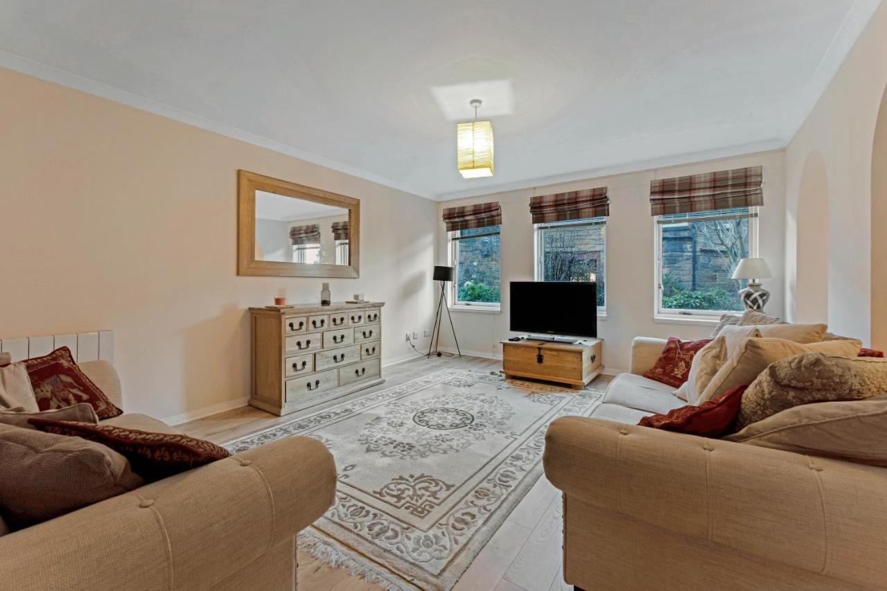 Elegant & Unique Getaway - Spacious 3 Bedroom, 2 Bathroom City Centre Apartment - Free Allocated Parking. Edinburgh Exterior photo