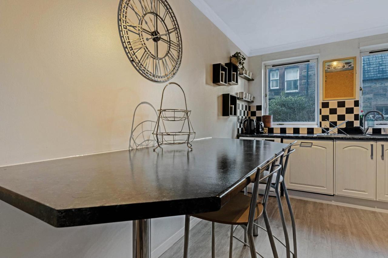 Elegant & Unique Getaway - Spacious 3 Bedroom, 2 Bathroom City Centre Apartment - Free Allocated Parking. Edinburgh Exterior photo